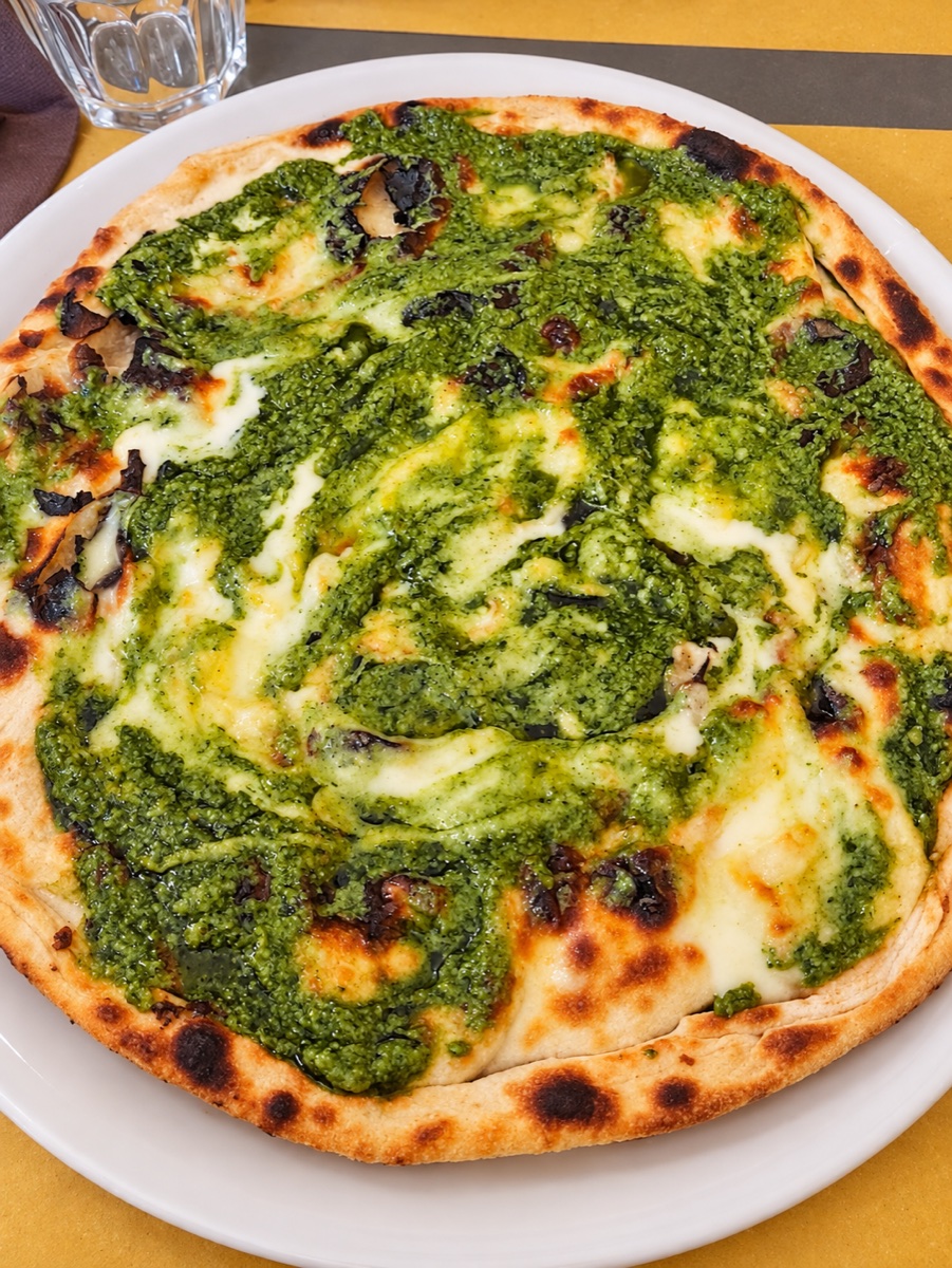 Pizza al pesto